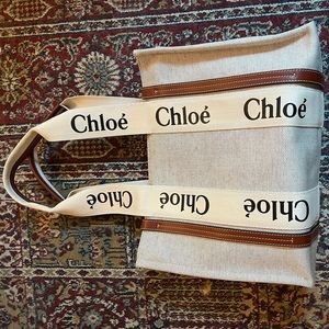 Chloe Medium Woody Tote in Brown